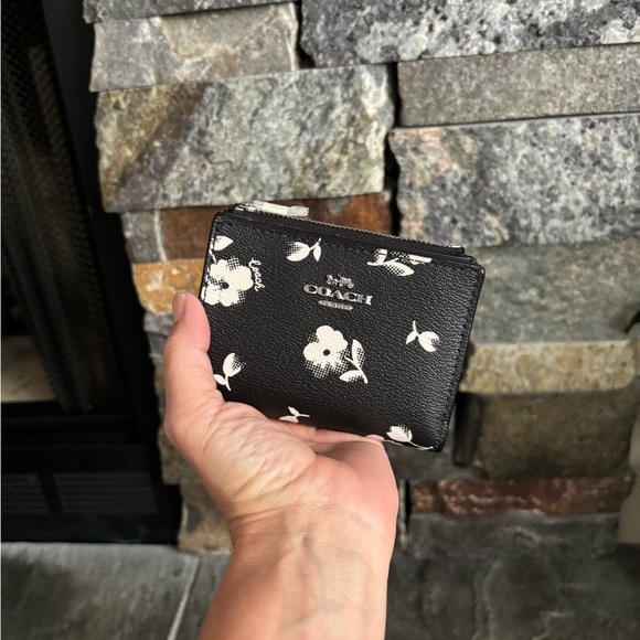 NWT COACH Bifold Wallet with Floral Print - Picture 5 of 12